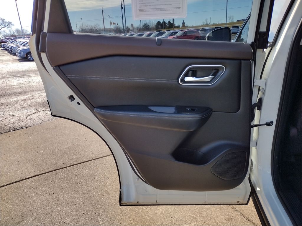 2023 Nissan Rogue Platinum - Photo 22