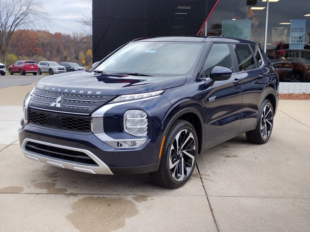 2025 Mitsubishi Outlander Plug-in Hybrid SE's photo