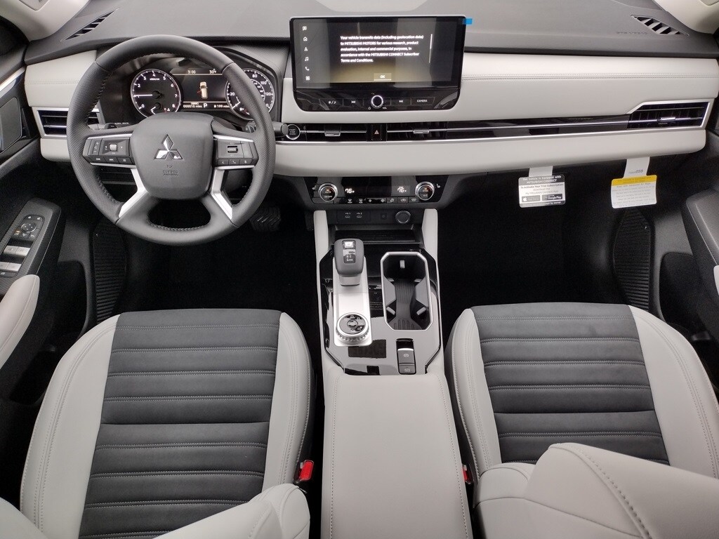 2025 Mitsubishi Outlander SE Ralliart photo 2