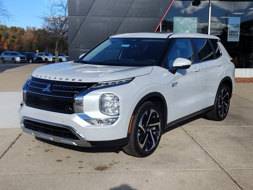 2025 Mitsubishi Outlander Plug-in Hybrid SE's photo