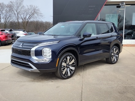 2025 Mitsubishi Outlander SE SUV