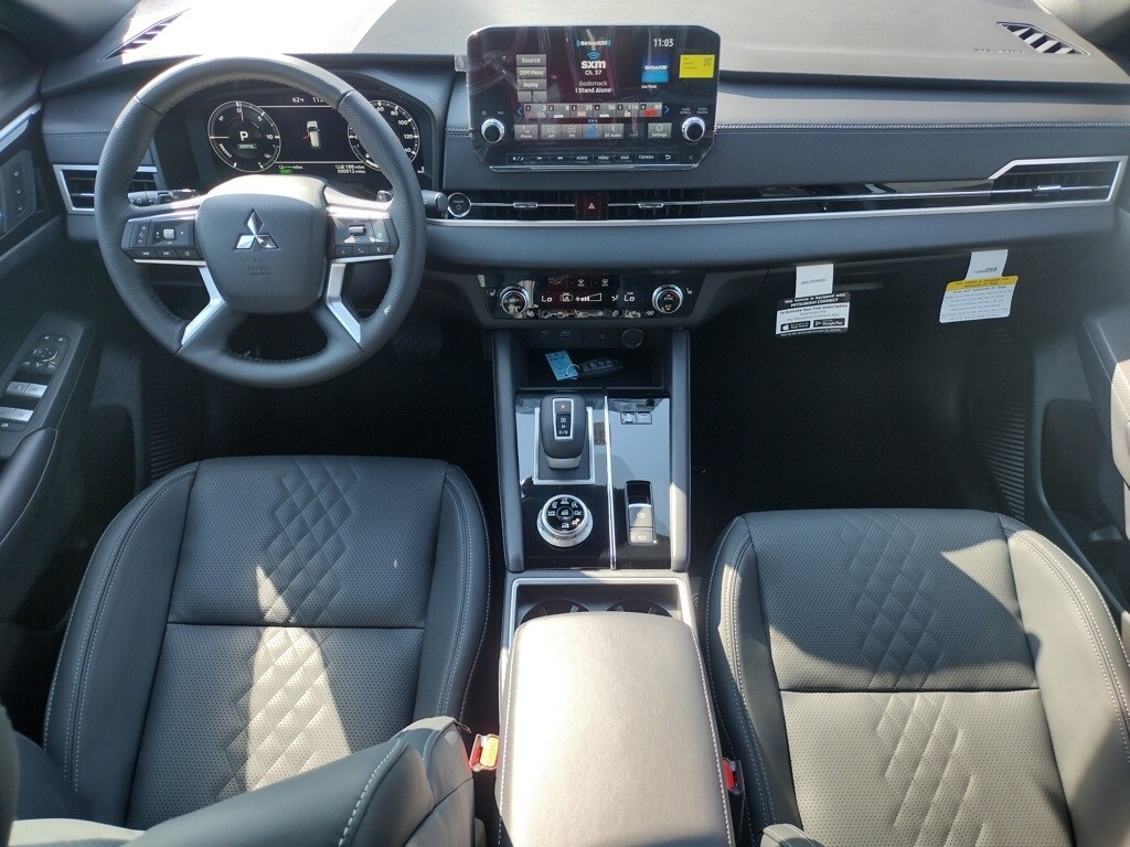 2025 Mitsubishi Outlander PHEV SEL Black Edition photo 2