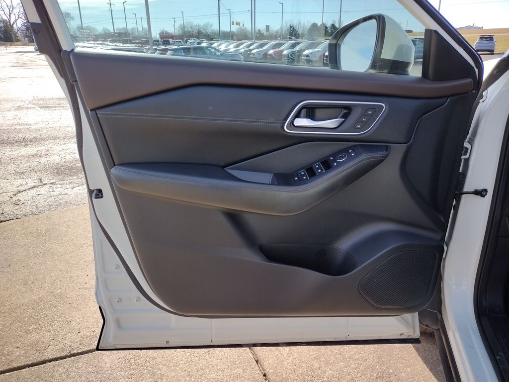 2023 Nissan Rogue Platinum - Photo 21