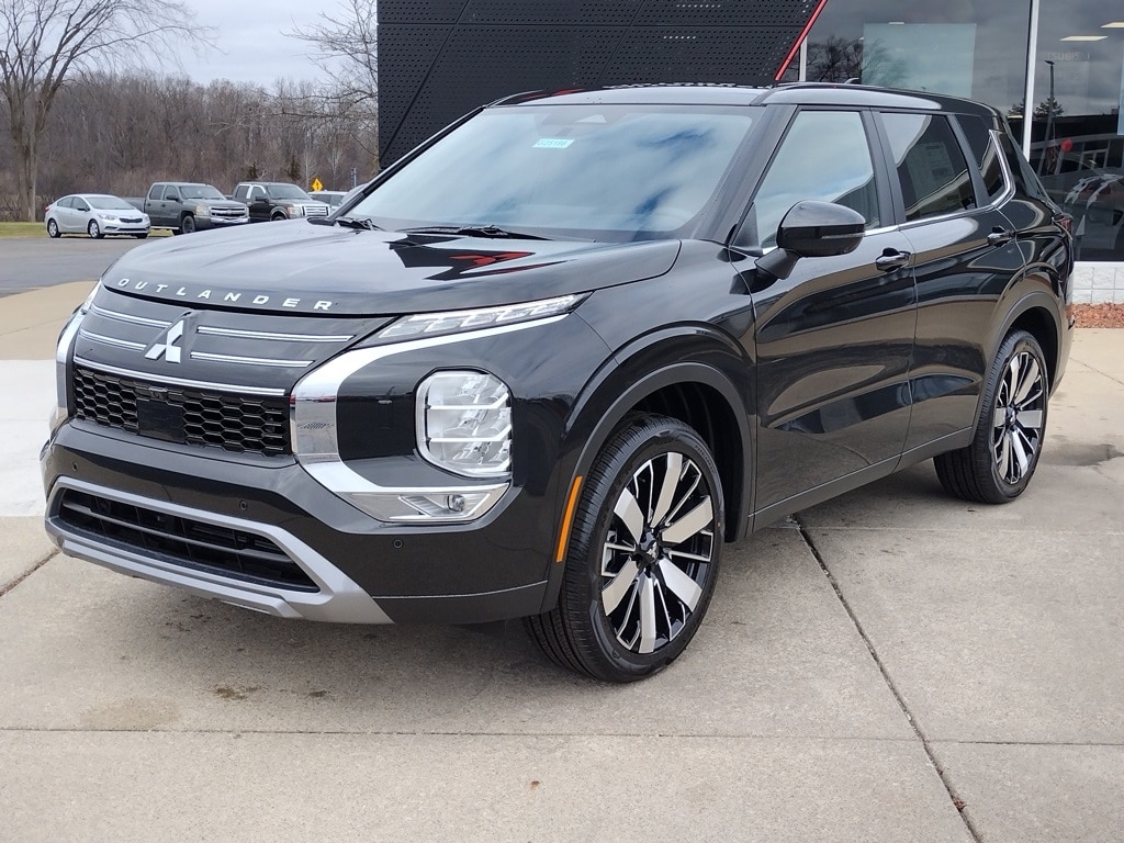 2025 Mitsubishi Outlander SE's photo