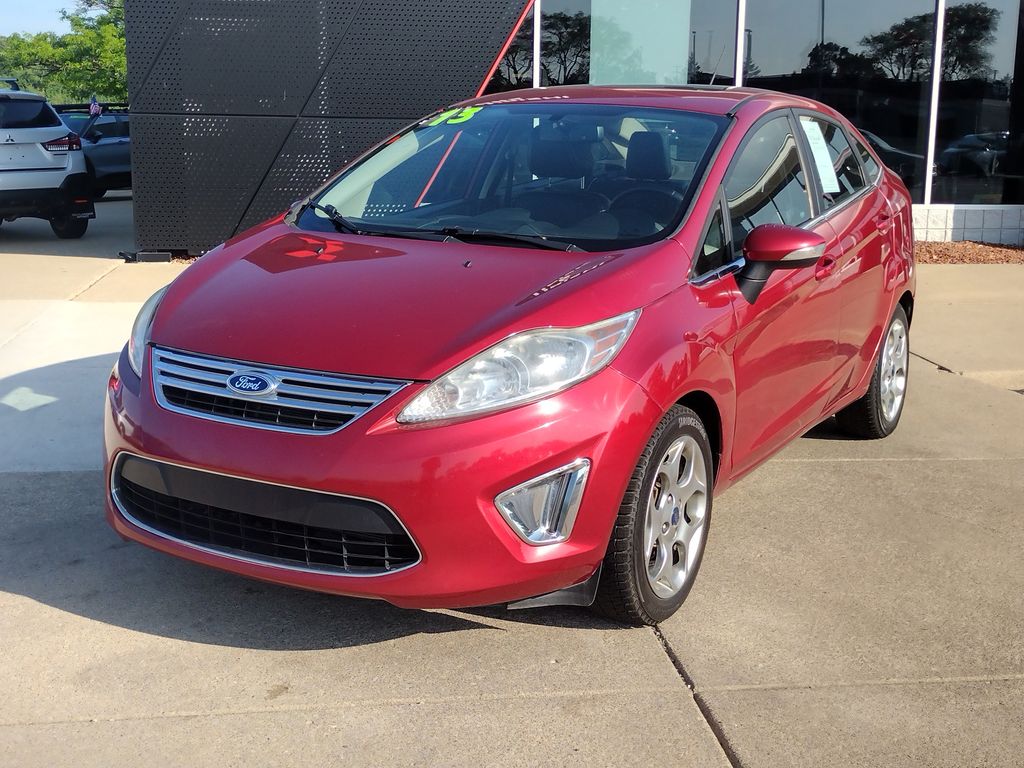 2013 Ford Fiesta Titanium Sedan's photo
