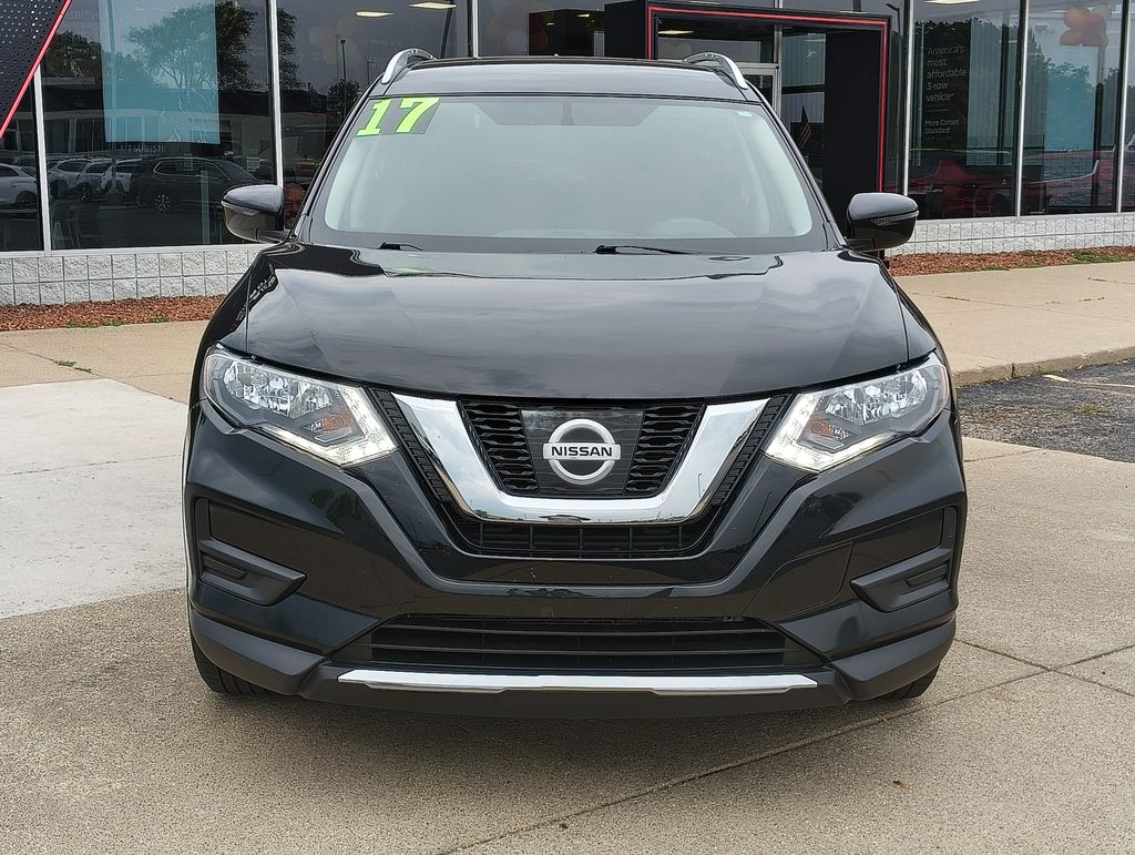 Used 2017 Nissan Rogue SV with VIN 5N1AT2MT2HC877879 for sale in Grand Blanc Township, MI