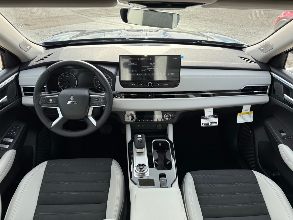 New 2025 Mitsubishi Outlander SE SUV