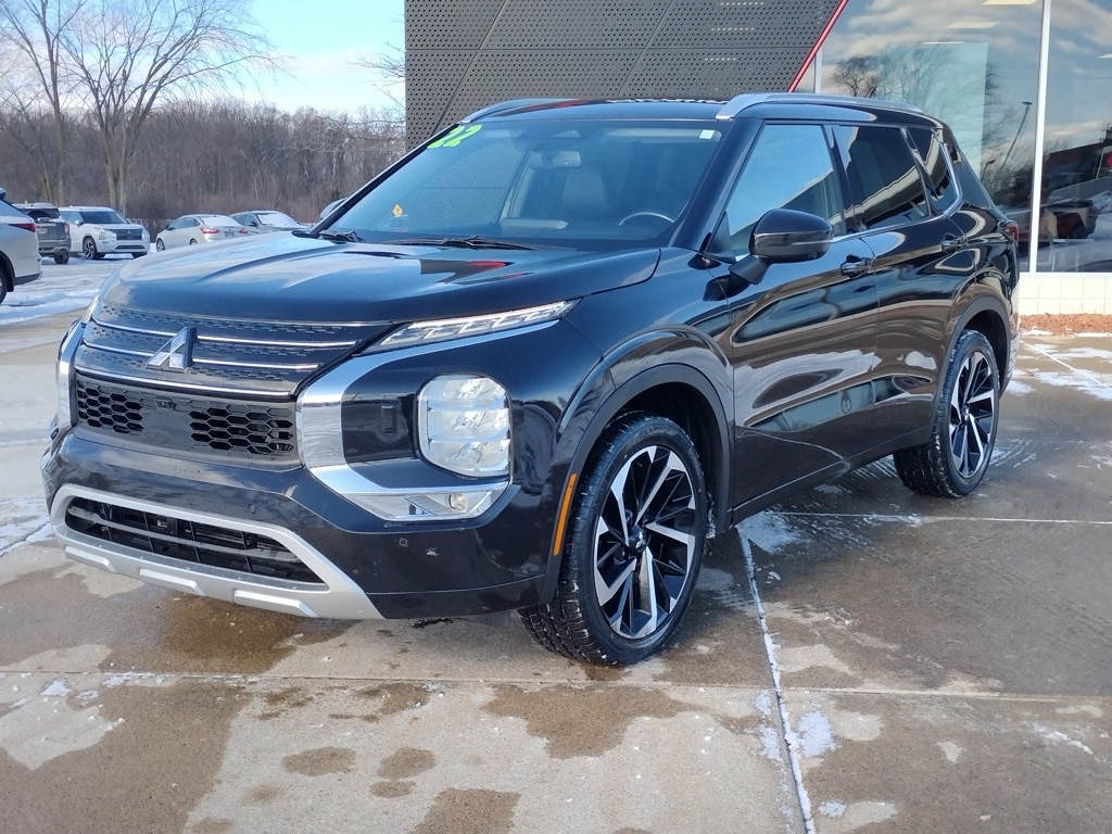 2022 Mitsubishi Outlander SEL's photo