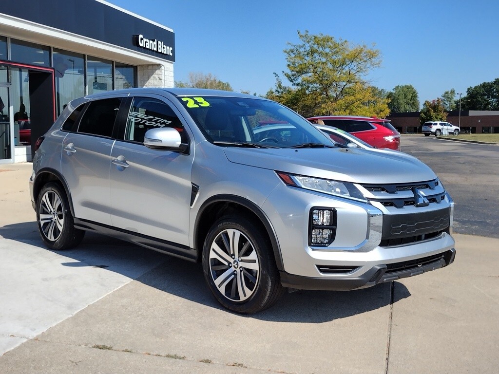 2023 Mitsubishi Outlander Sport SE photo 3