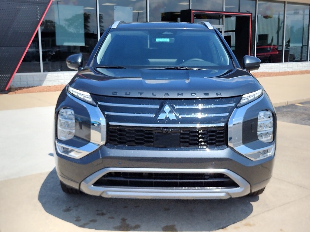2025 Mitsubishi Outlander SEL photo 2