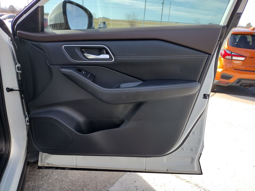 2023 Nissan Rogue Platinum - Photo 26