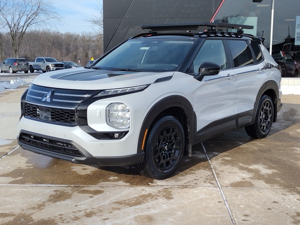 2026 Mitsubishi Outlander Trail Edition's photo