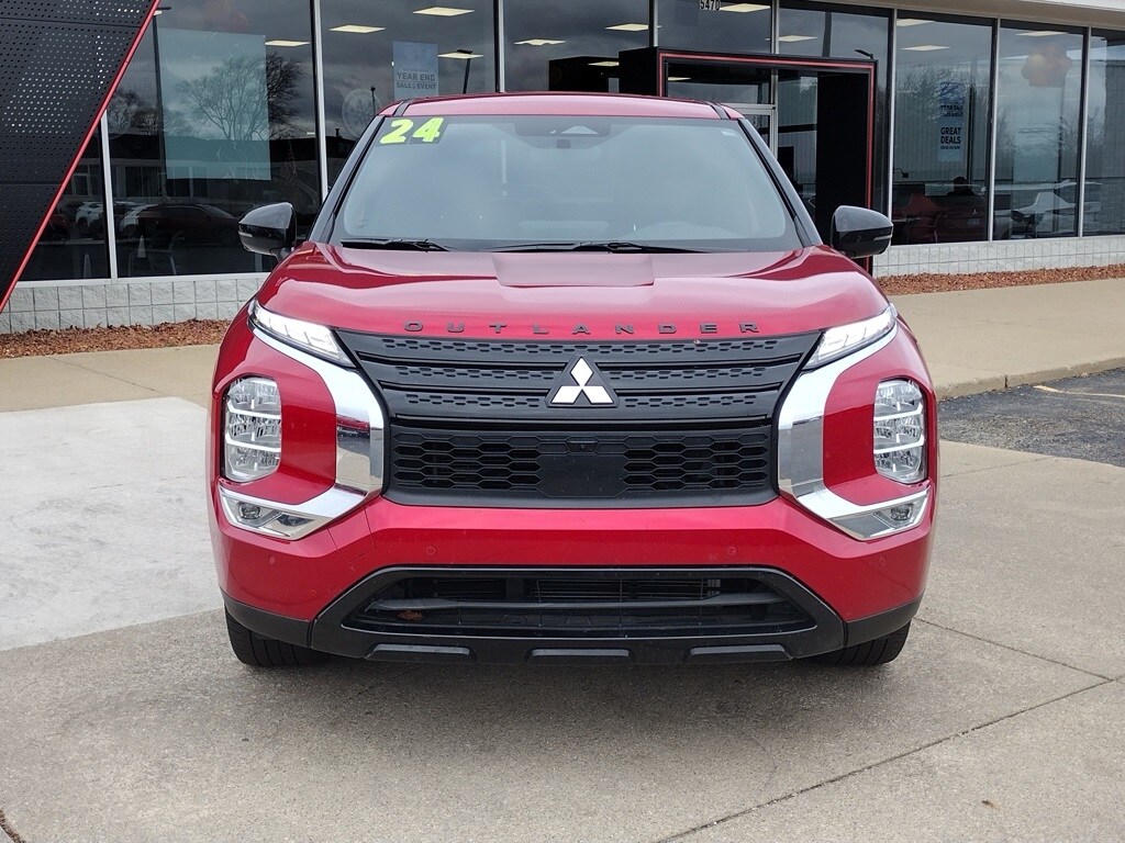 2024 Mitsubishi Outlander SE Black Edition photo 2