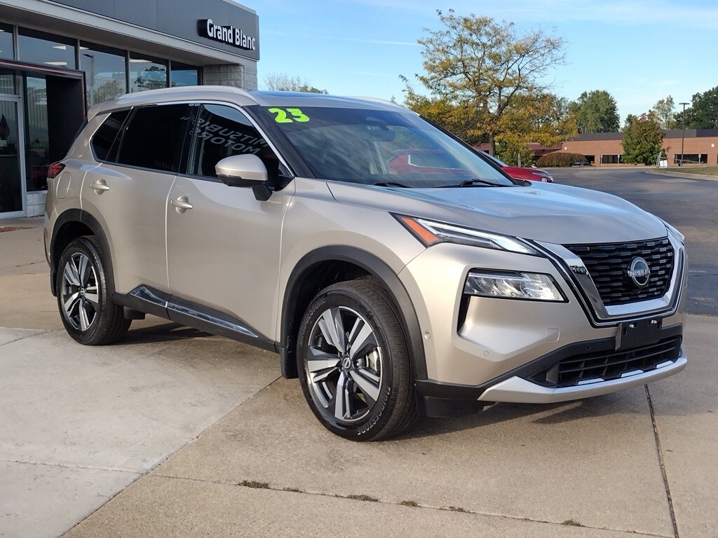 2023 Nissan Rogue Platinum photo 3