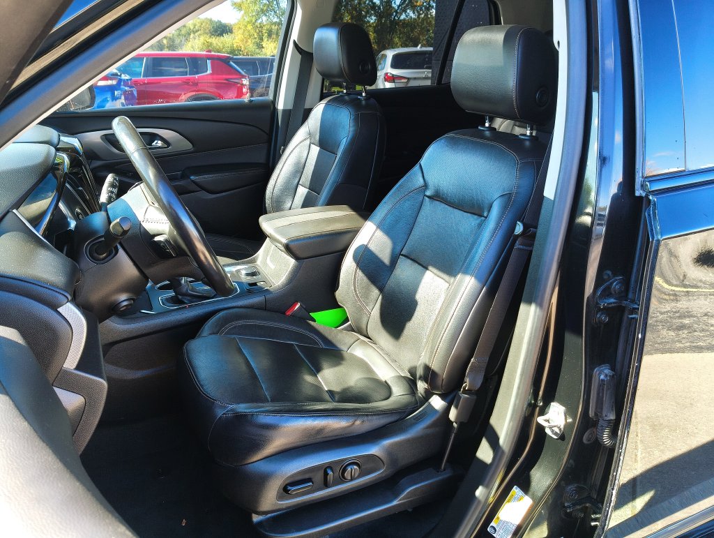 Used 2021 Chevrolet Traverse Premier with VIN 1GNEVKKW8MJ114212 for sale in Grand Blanc Township, MI