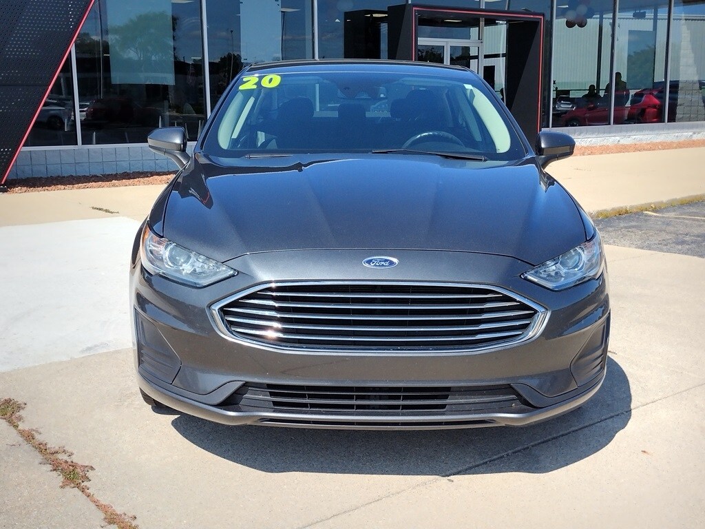 2020 Ford Fusion SE photo 2