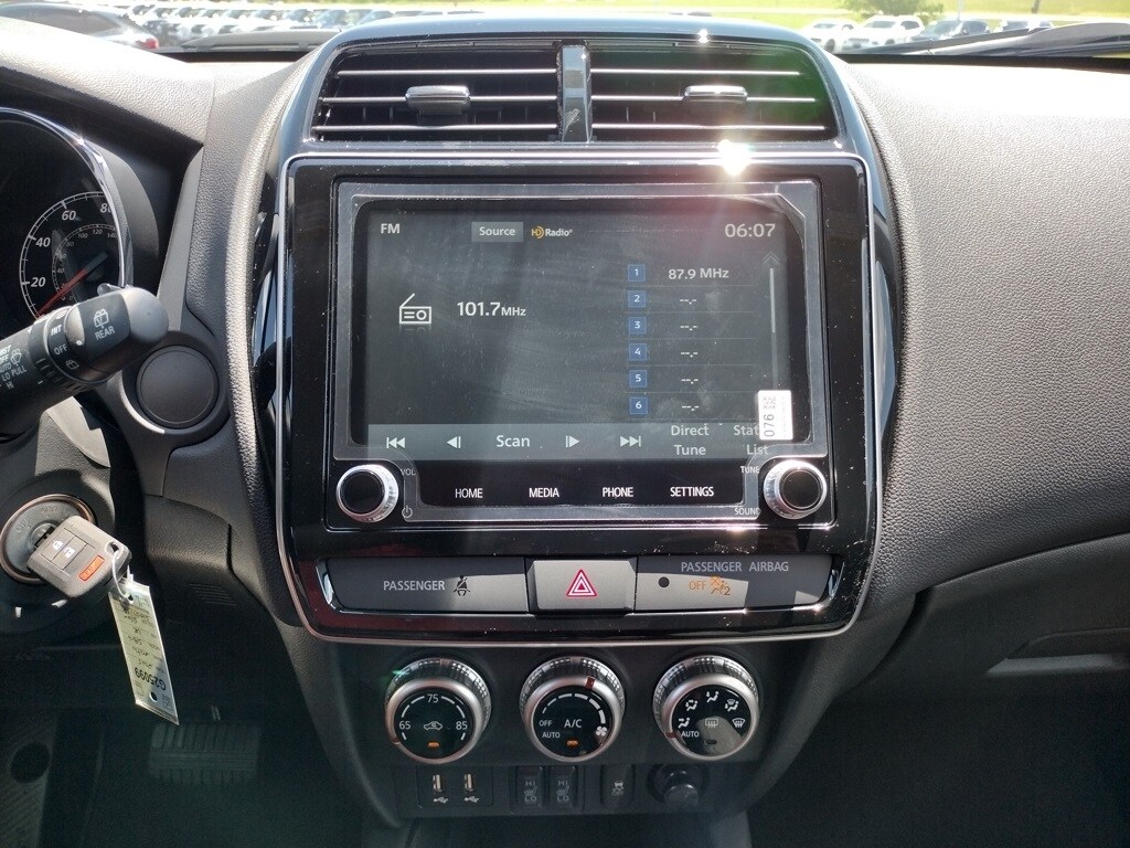 2025 Mitsubishi Outlander Sport LE photo 3