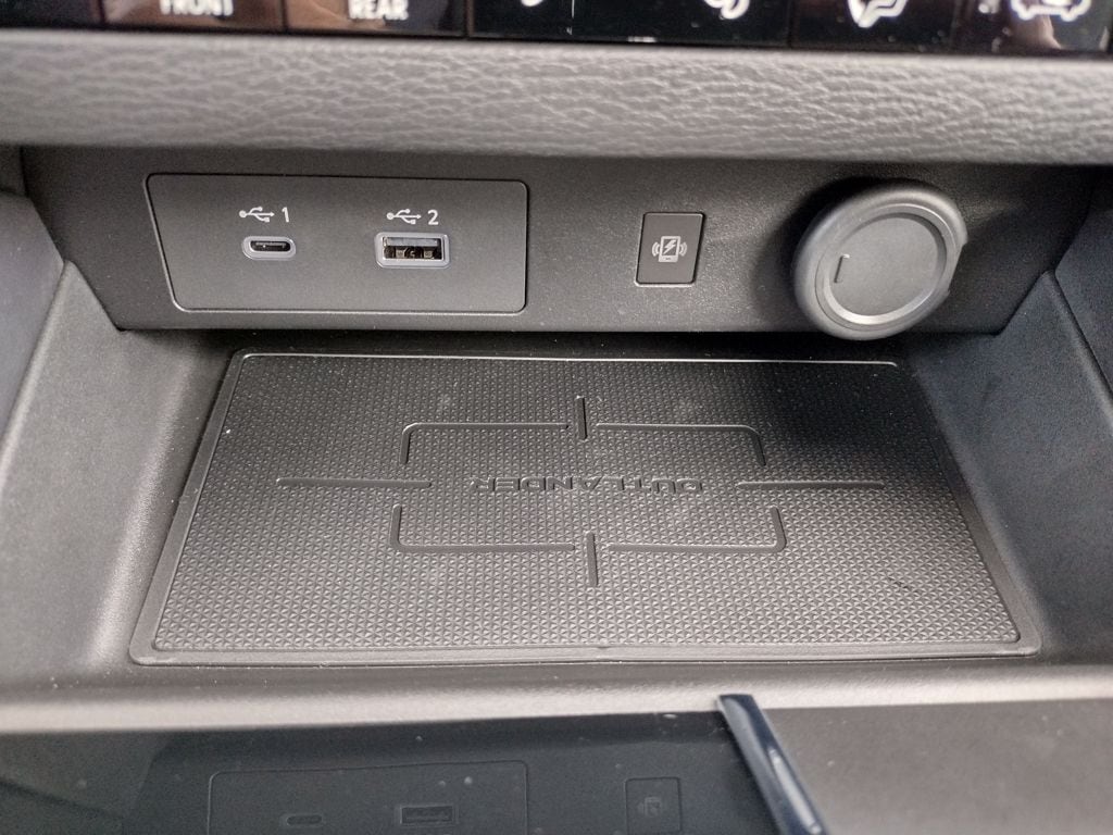 2025 Mitsubishi Outlander Plug-in Hybrid SE - Photo 24