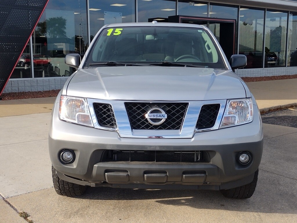 2015 Nissan Frontier SV photo 2