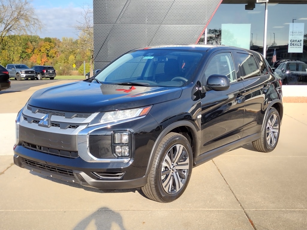 2025 Mitsubishi Outlander Sport ES's photo