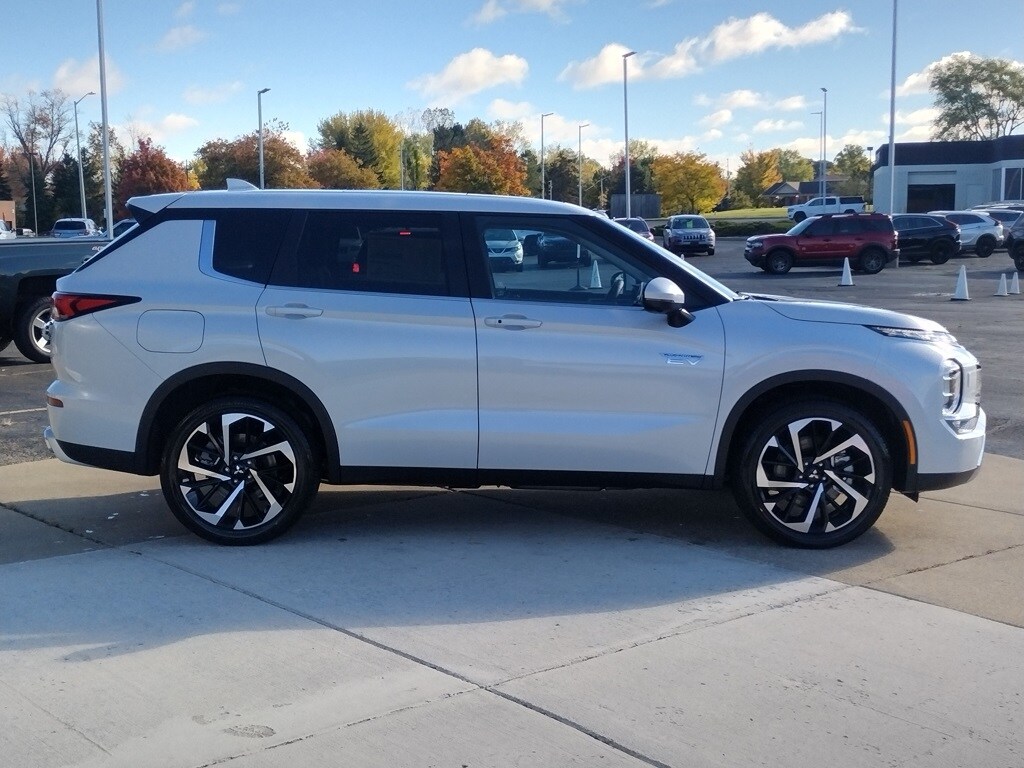2025 Mitsubishi Outlander PHEV SE photo 4