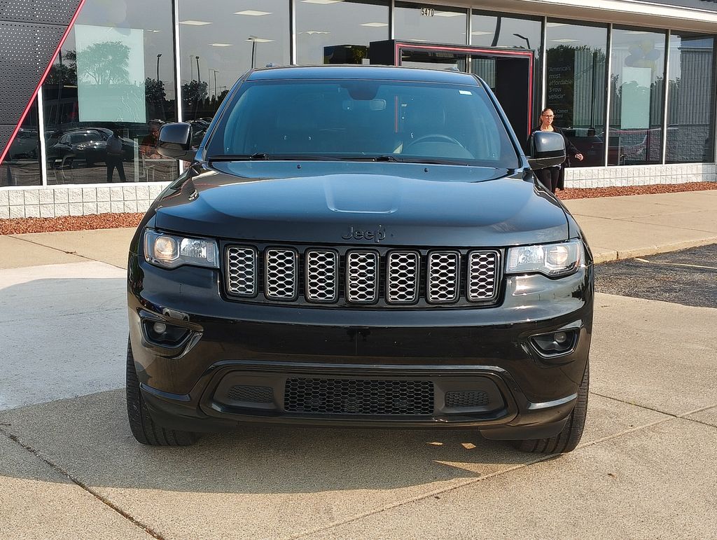 Used 2018 Jeep Grand Cherokee Altitude with VIN 1C4RJFAG8JC443712 for sale in Grand Blanc Township, MI