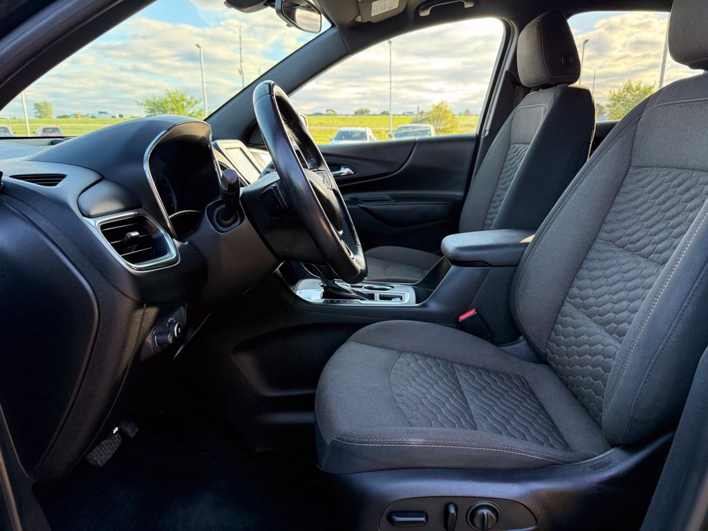 Used 2018 Chevrolet Equinox LT with VIN 2GNAXJEV0J6175861 for sale in Grand Blanc Township, MI