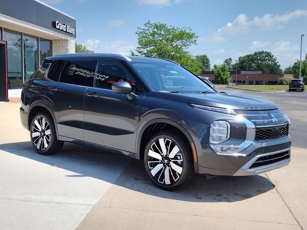 2025 Mitsubishi Outlander SEL photo 3
