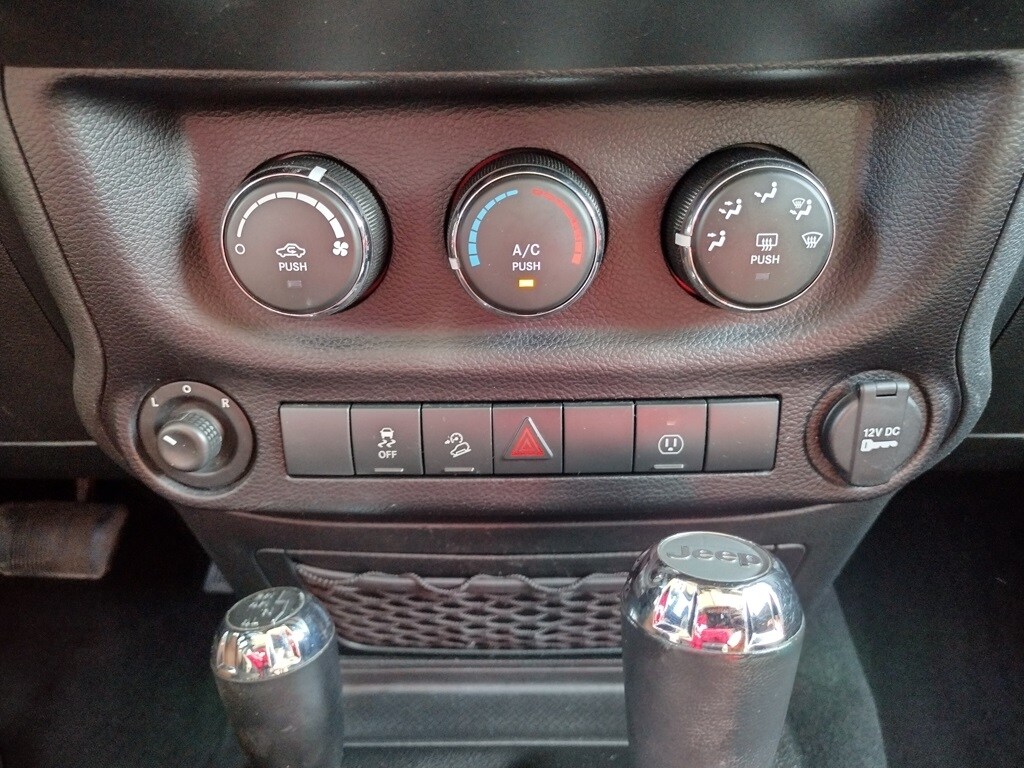 2018 Jeep Wrangler Sahara photo 3