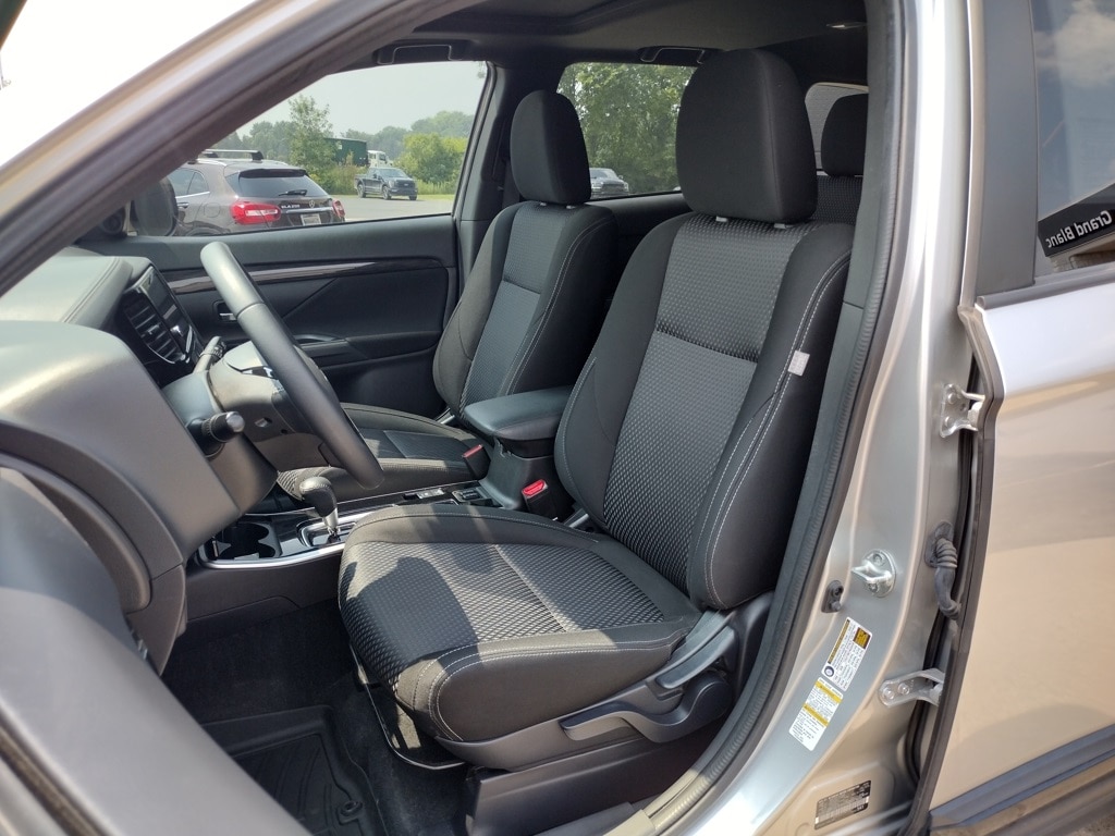Used 2018 Mitsubishi Outlander LE with VIN JA4AZ3A33JZ051195 for sale in Grand Blanc Township, MI