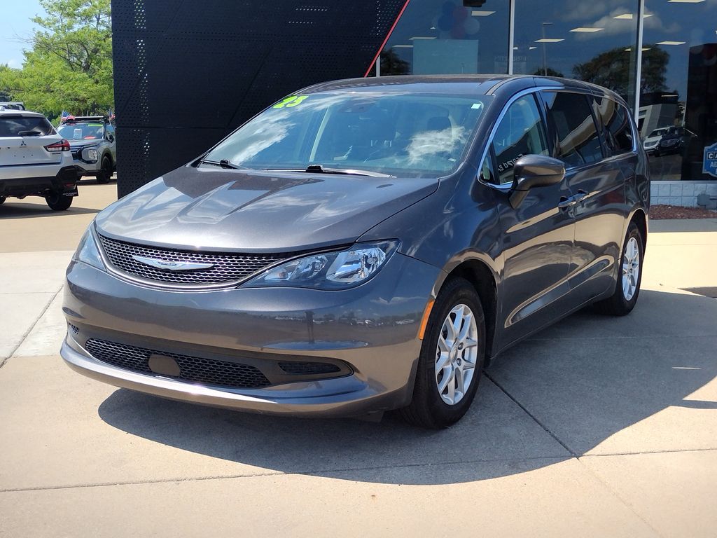 2023 Chrysler Voyager LX's photo