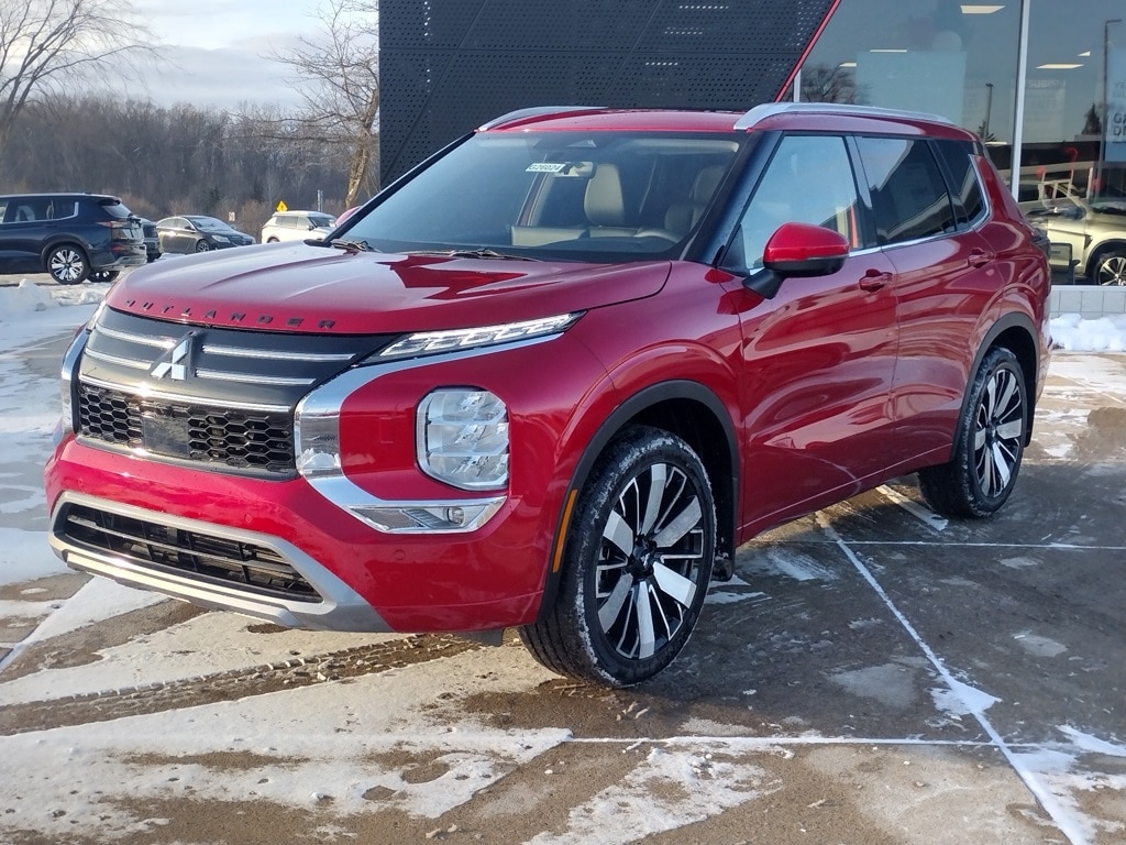 2026 Mitsubishi Outlander SEL's photo