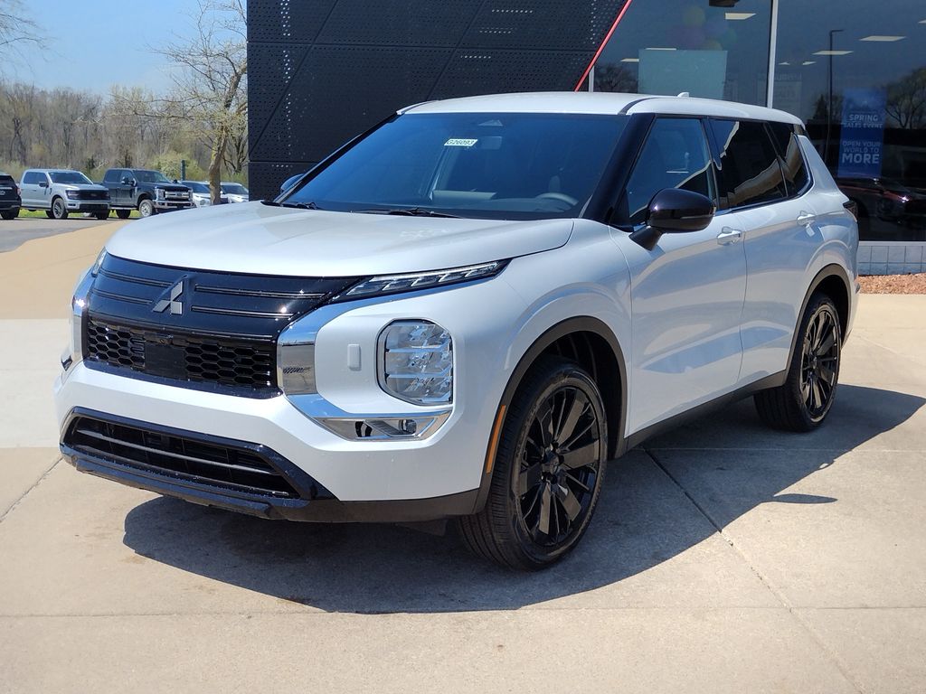 2026 Mitsubishi Outlander LE S-AWC's photo