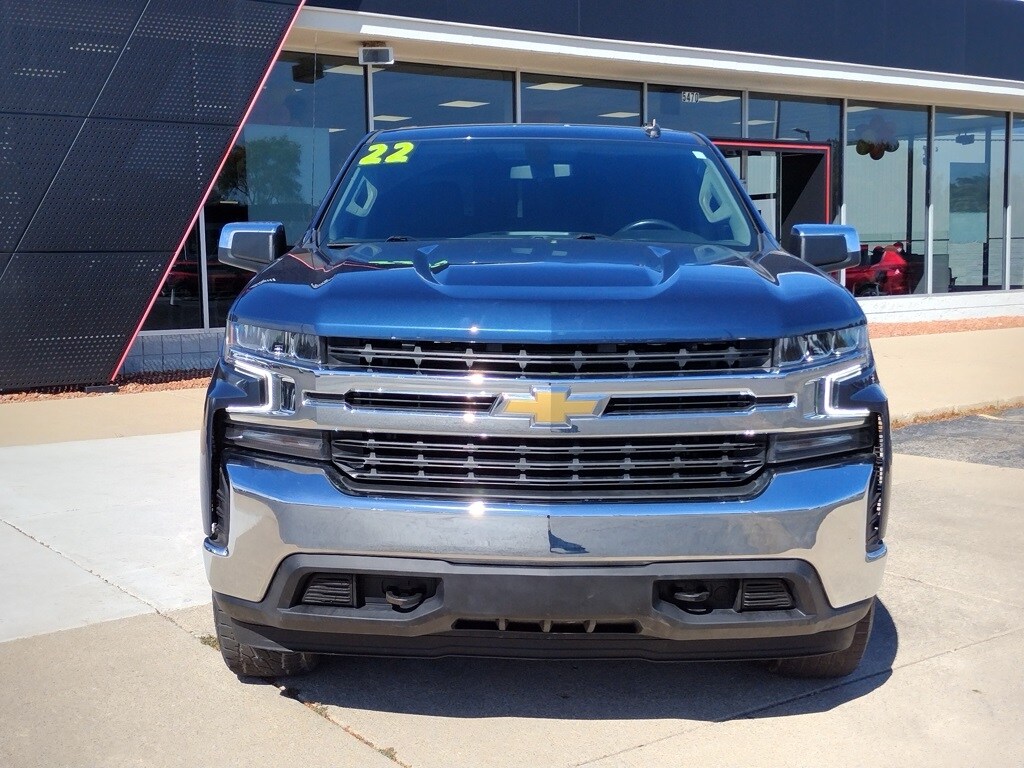 2022 Chevrolet Silverado 1500 LT photo 2