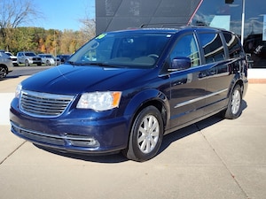 2016 Chrysler Town & Country Touring Van LWB Passenger Van