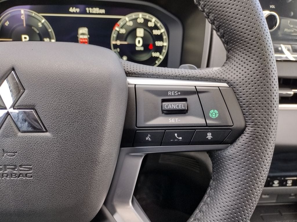 2025 Mitsubishi Outlander Plug-in Hybrid SE - Photo 28