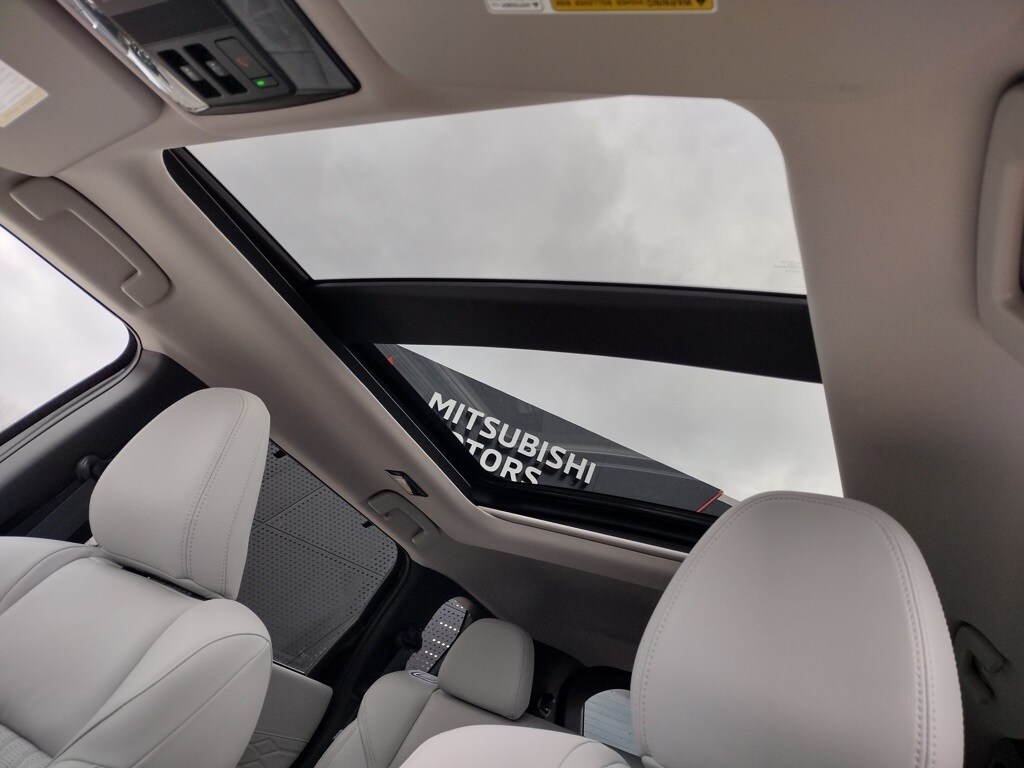 2025 Mitsubishi Outlander SEL GT photo 2