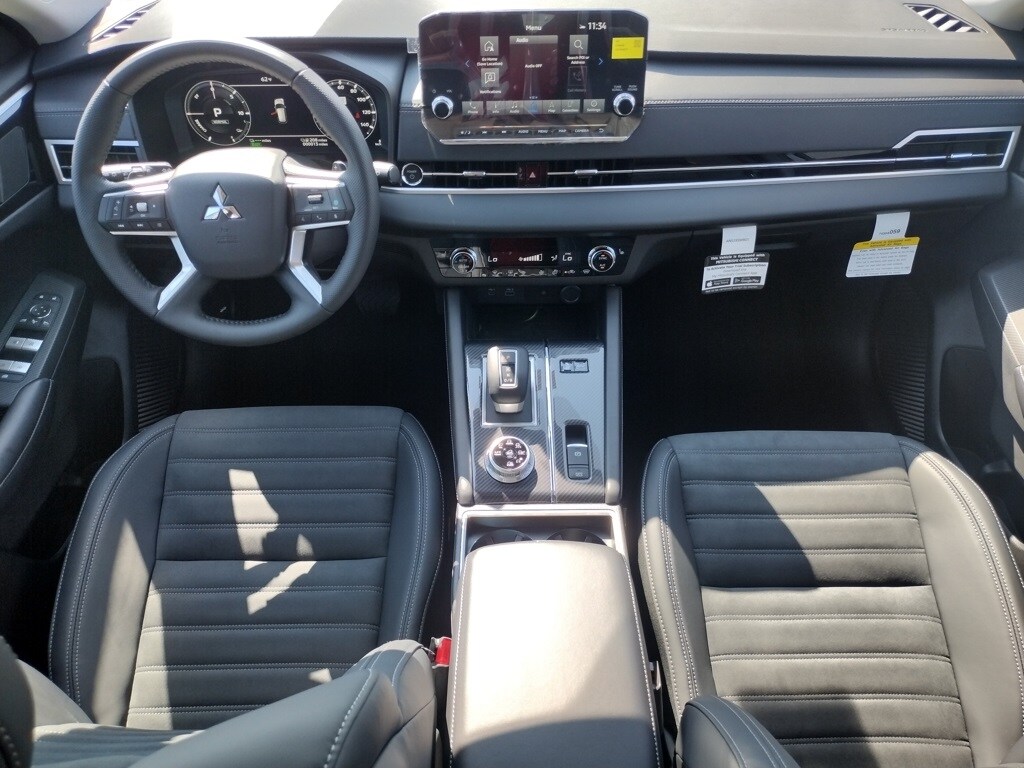 2025 Mitsubishi Outlander PHEV SE photo 2