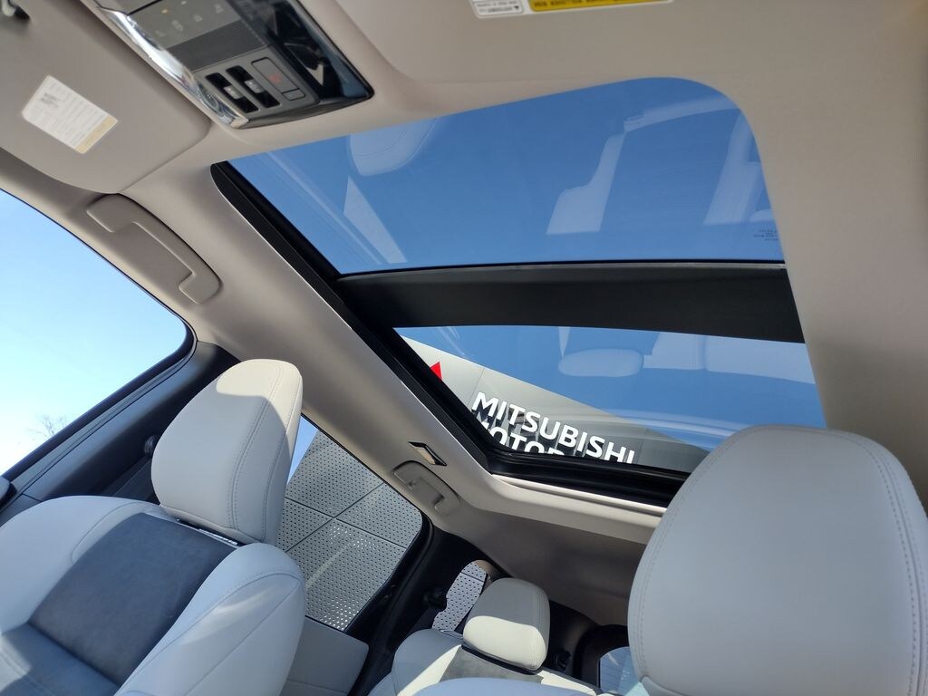 New 2026 Mitsubishi Outlander SE SUV