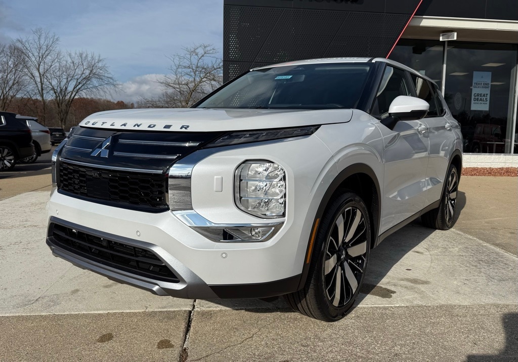 2025 Mitsubishi Outlander SE's photo