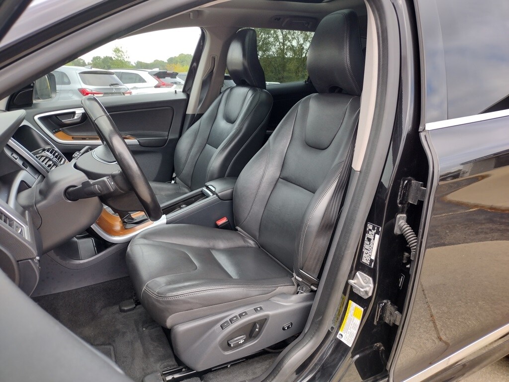 2017 Volvo XC60 T6 Inscription photo 2