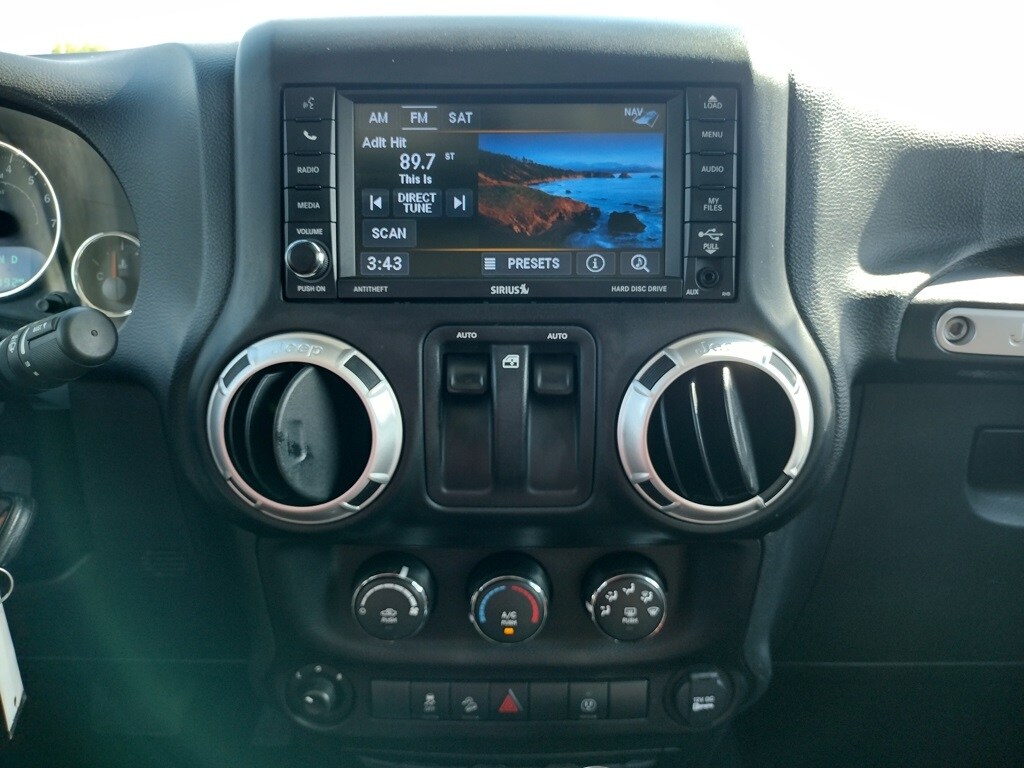 2018 Jeep Wrangler Sahara photo 2
