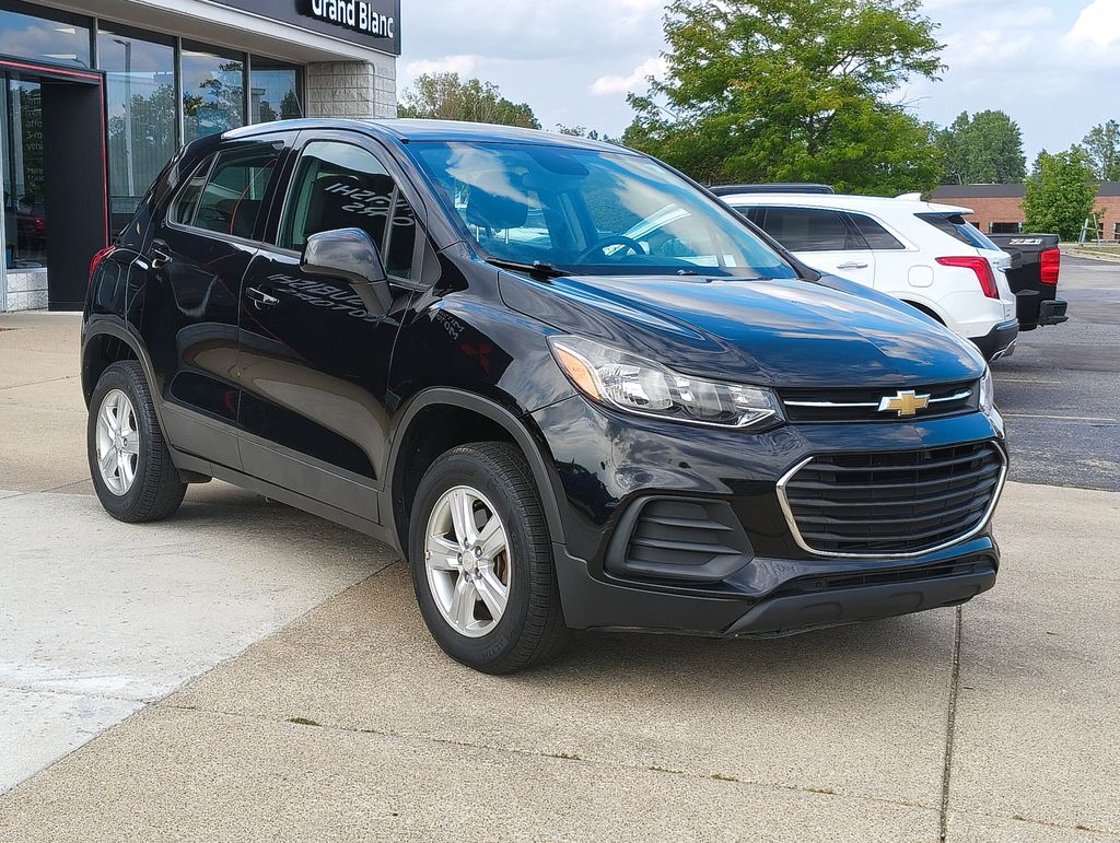 Used 2018 Chevrolet Trax LS with VIN 3GNCJNSB5JL225063 for sale in Grand Blanc Township, MI