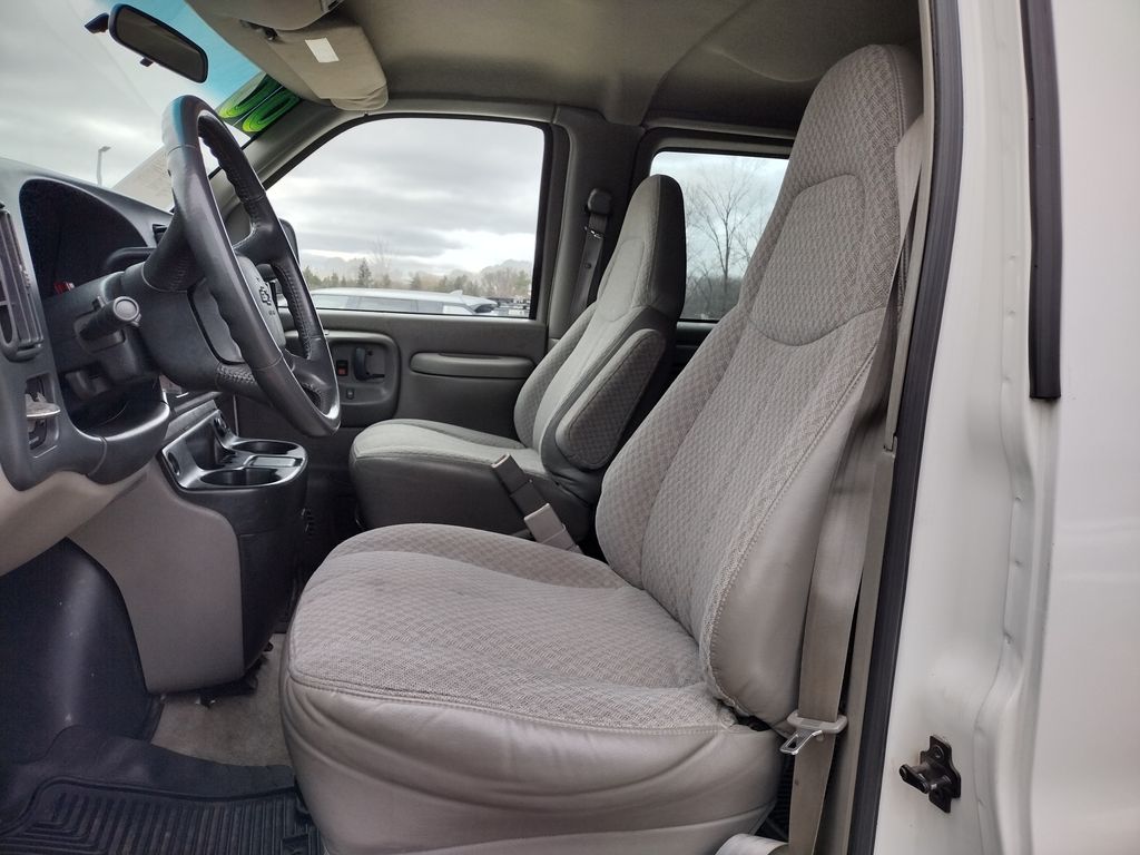 Used 2000 Chevrolet Express Base with VIN 1GNFG15R1Y1183330 for sale in Grand Blanc Township, MI