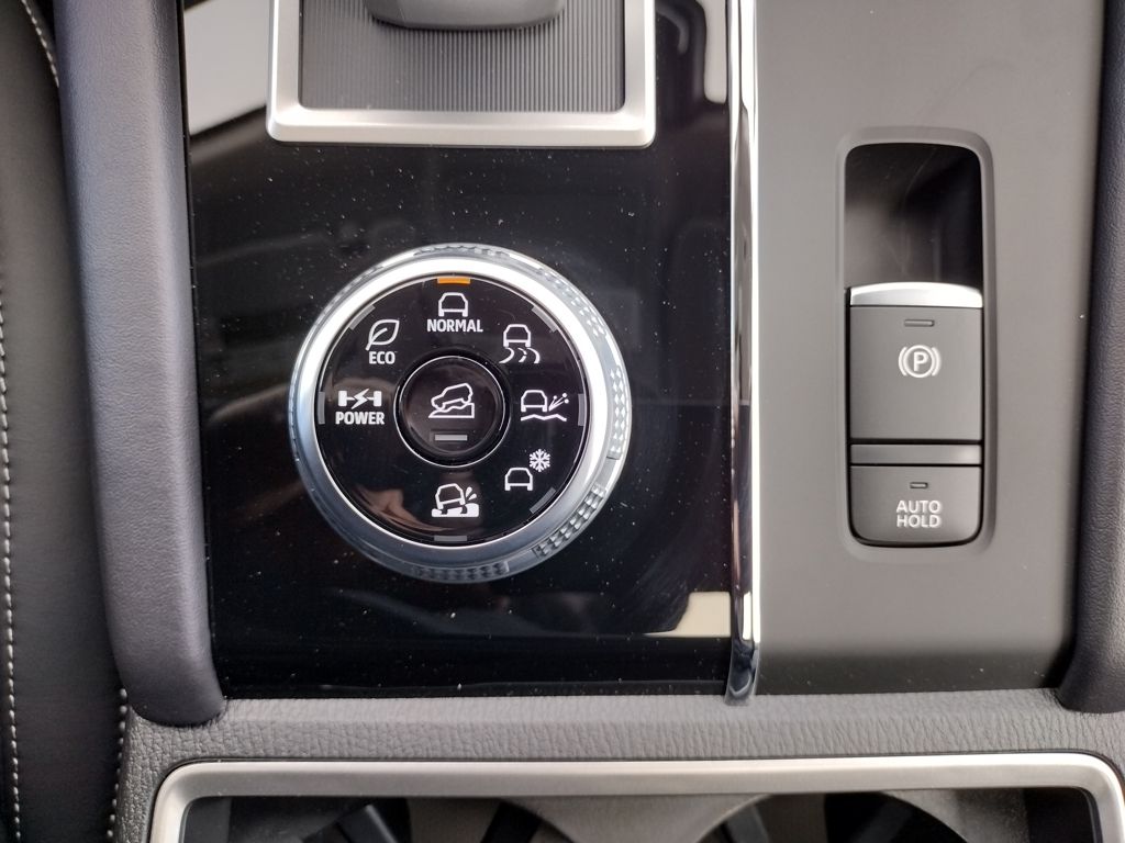 2025 Mitsubishi Outlander Plug-in Hybrid SE - Photo 22