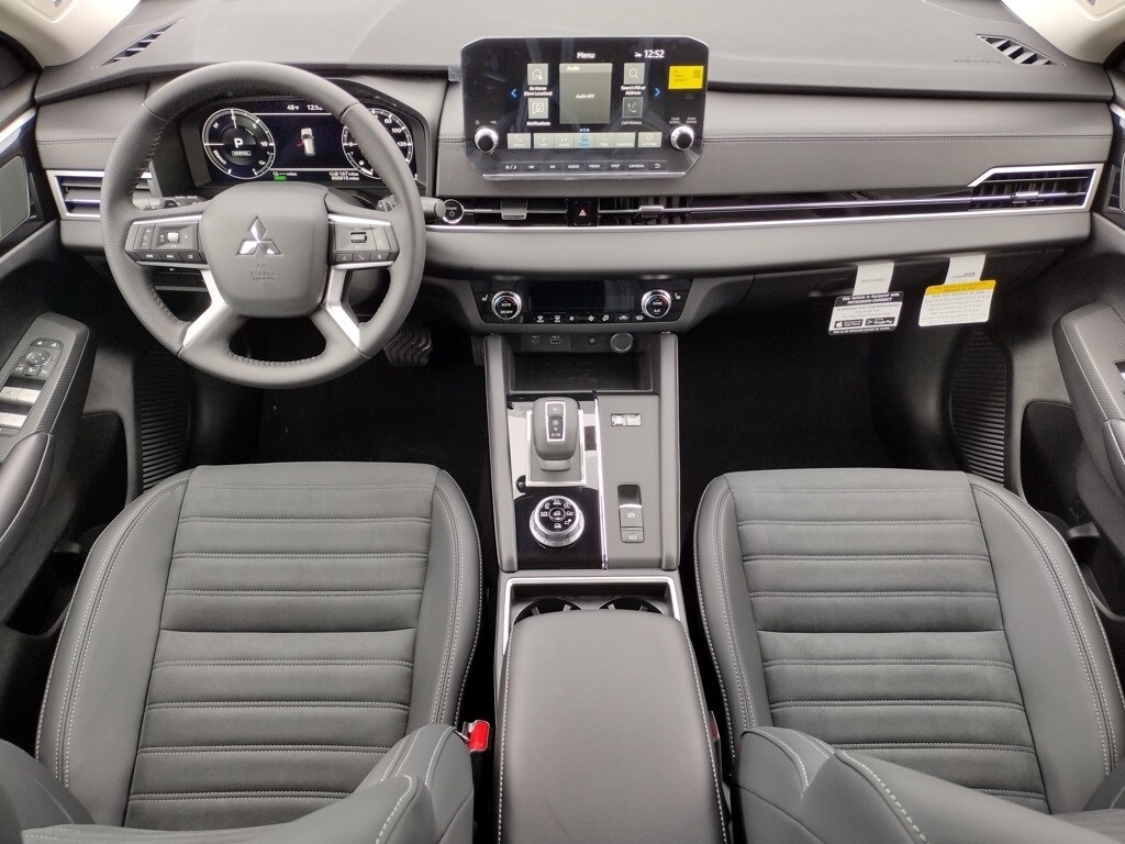 2025 Mitsubishi Outlander PHEV SE photo 2