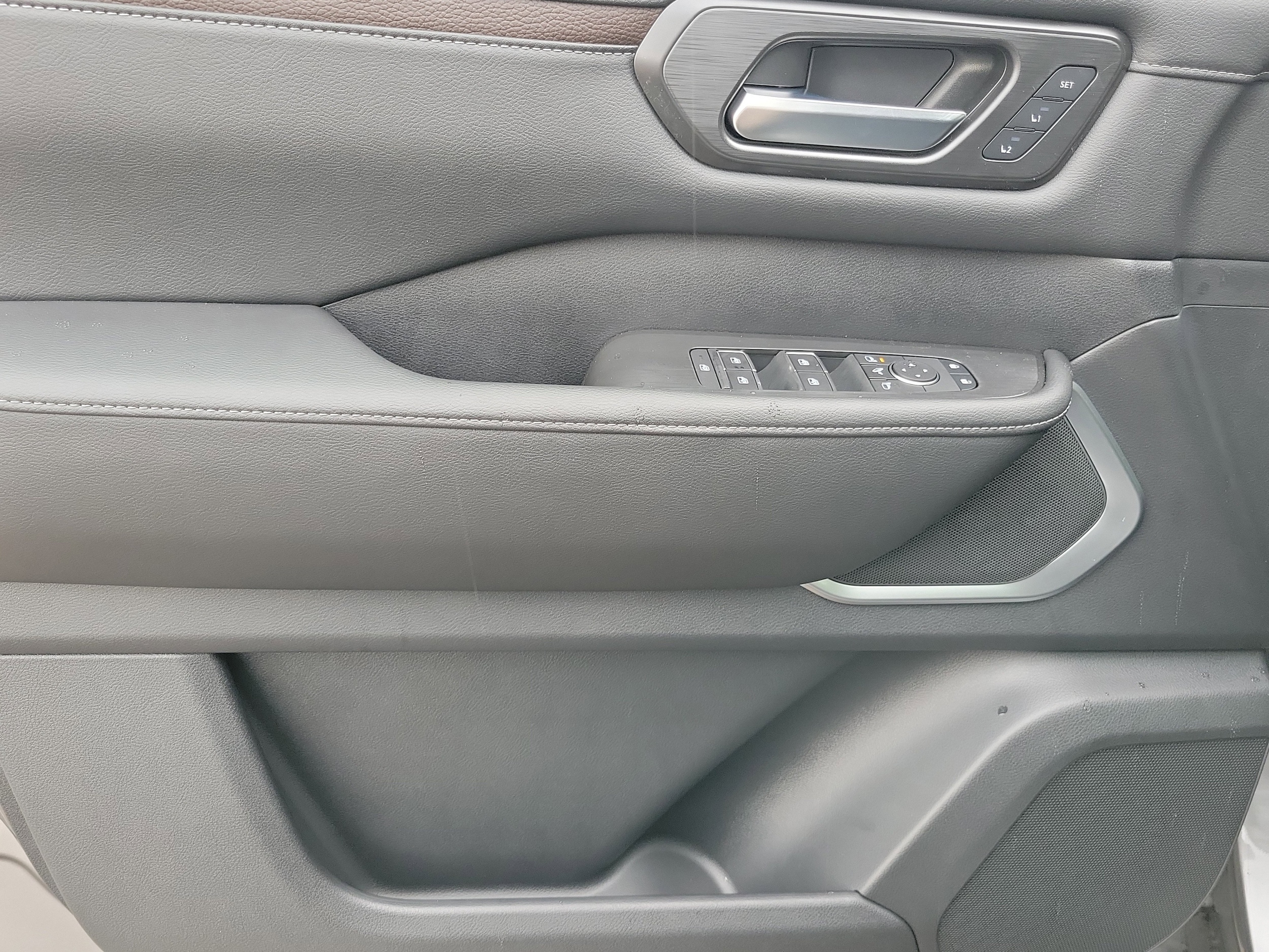 2025 Nissan Armada Platinum - Photo 21