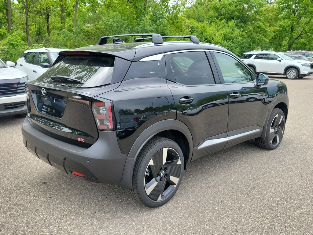 New 2025 Nissan Kicks SR SUV