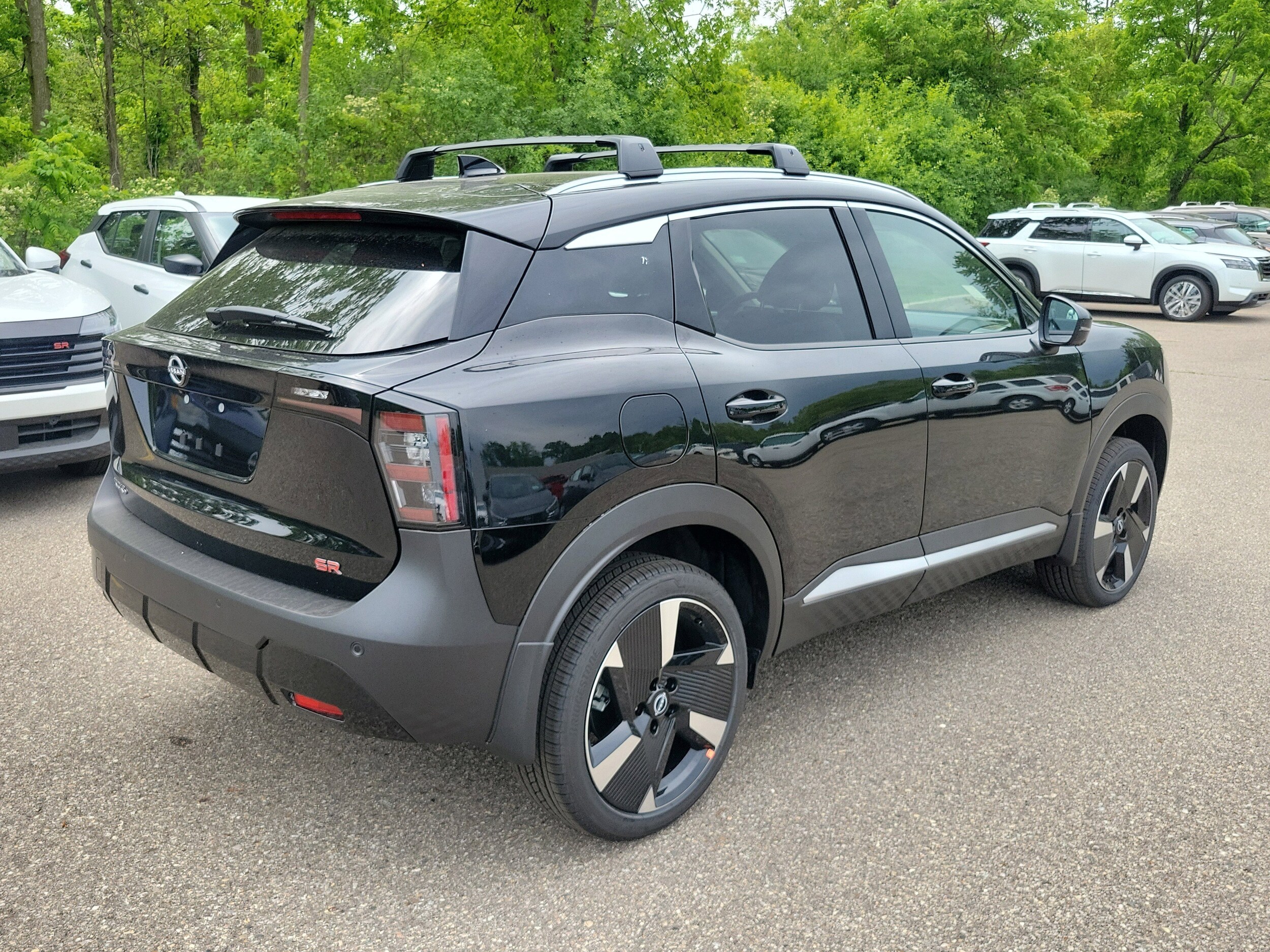 2025 Nissan Kicks SR photo 3