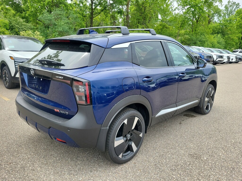 New 2025 Nissan Kicks SR SUV